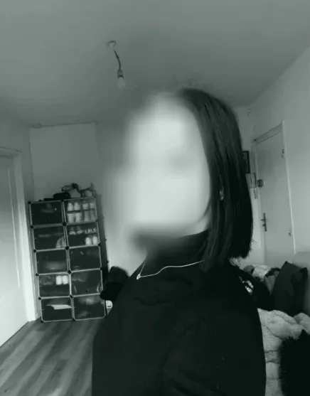 Büsra, 18