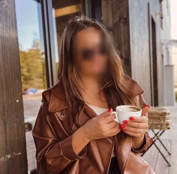 Cara, 27
