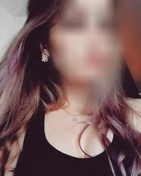Chiara, 32