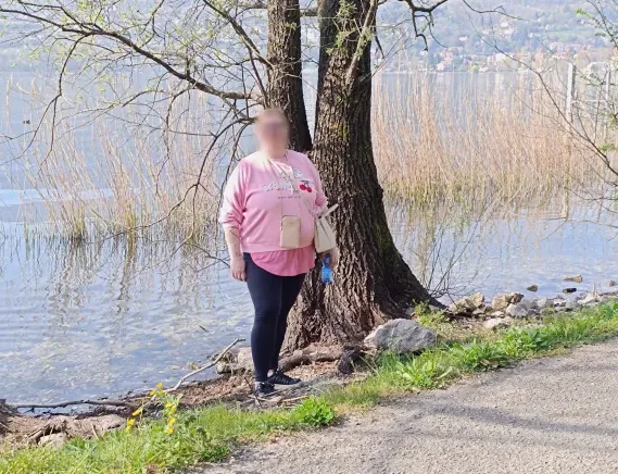 Claudia, 40