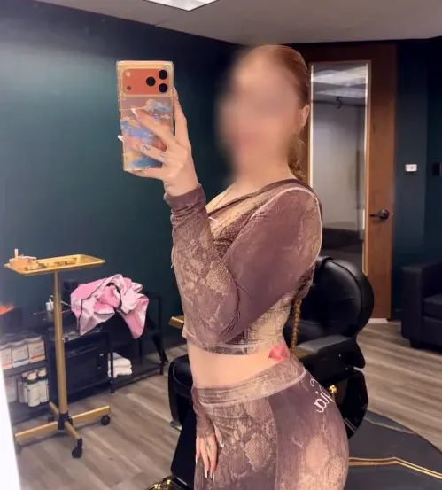 Greta, 27