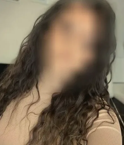 Julia, 35