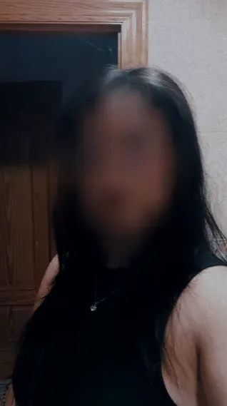 Lucia, 24