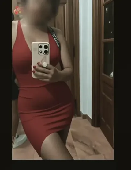 Özlem, 27