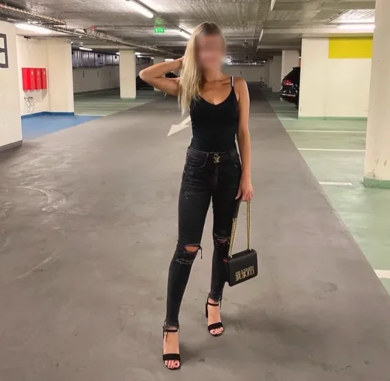 Sandra, 21